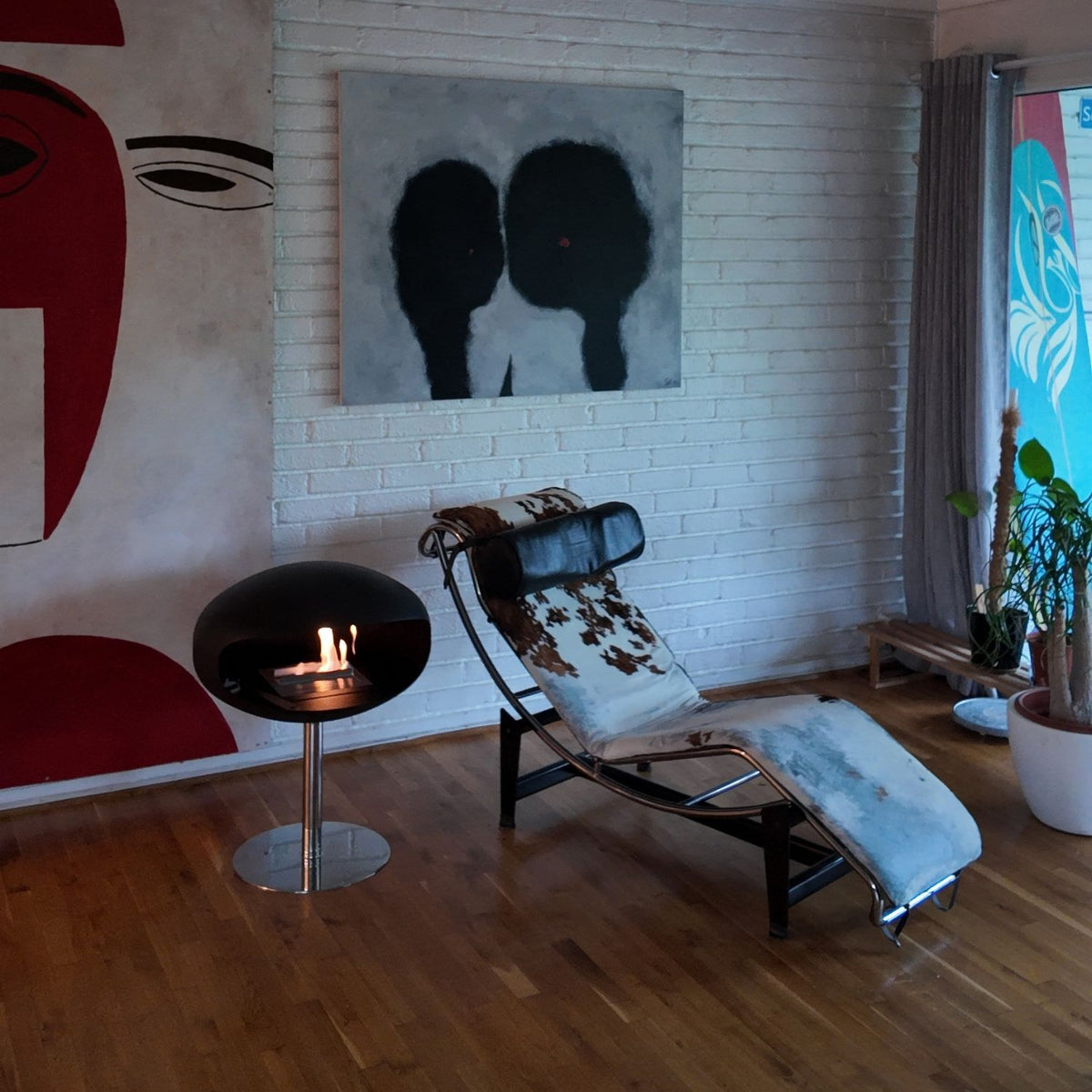 Cocoon Pedestal teräspohjalla - musta