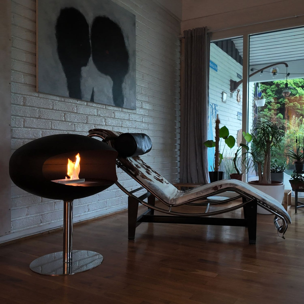 Cocoon Pedestal teräspohjalla - musta