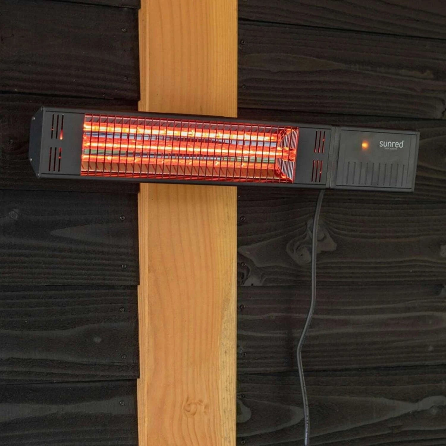 Fortuna seinään asennettava terassilämmitin 1500W
